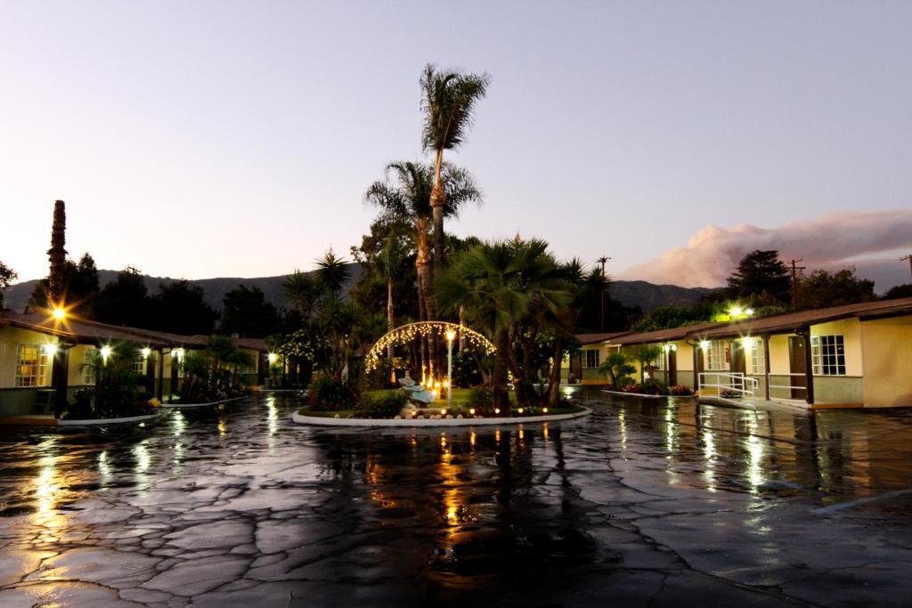 غليندورا Palm Tropics Motel المظهر الخارجي الصورة